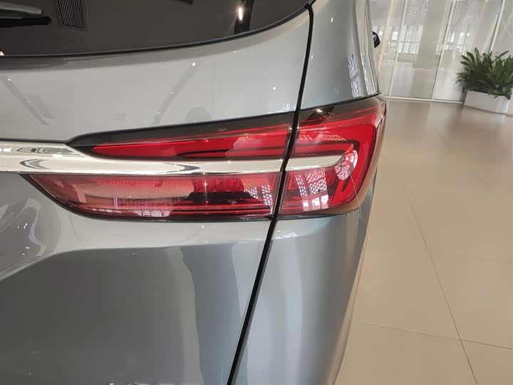 Фото 8 - Buick GL8 ES