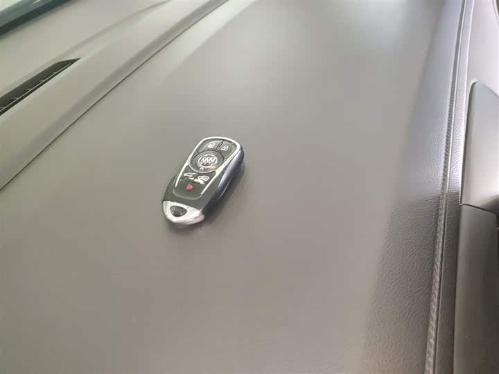 Фото 9 - Buick GL8 ES