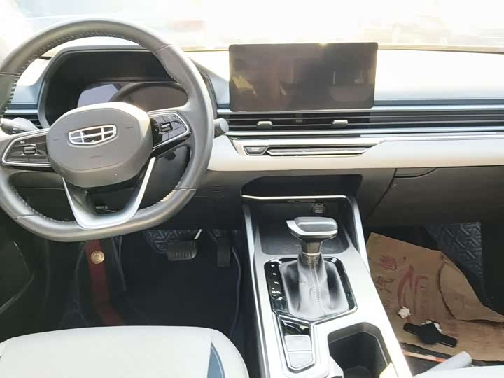 Фото 4 - Geely Emgrand