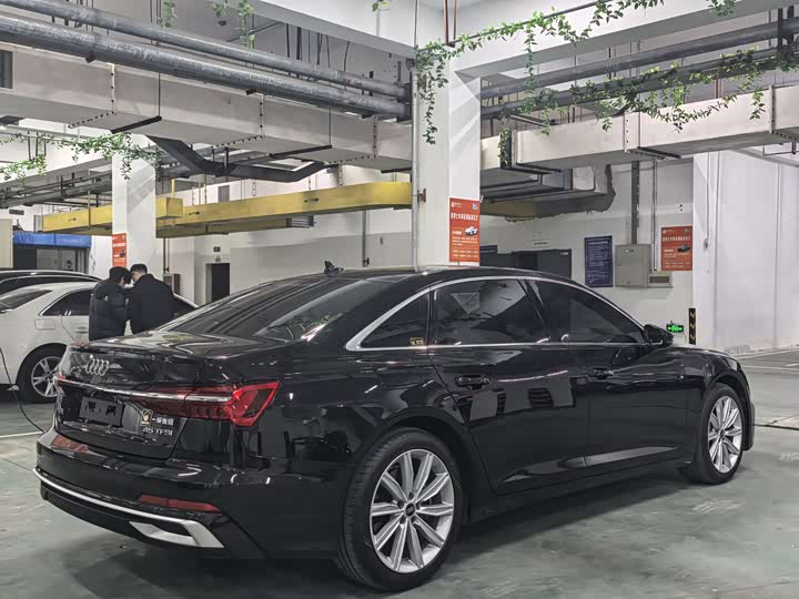 Фото 4 - Audi A6L