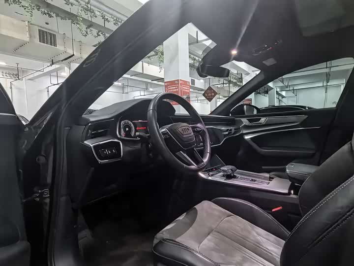 Фото 9 - Audi A6L