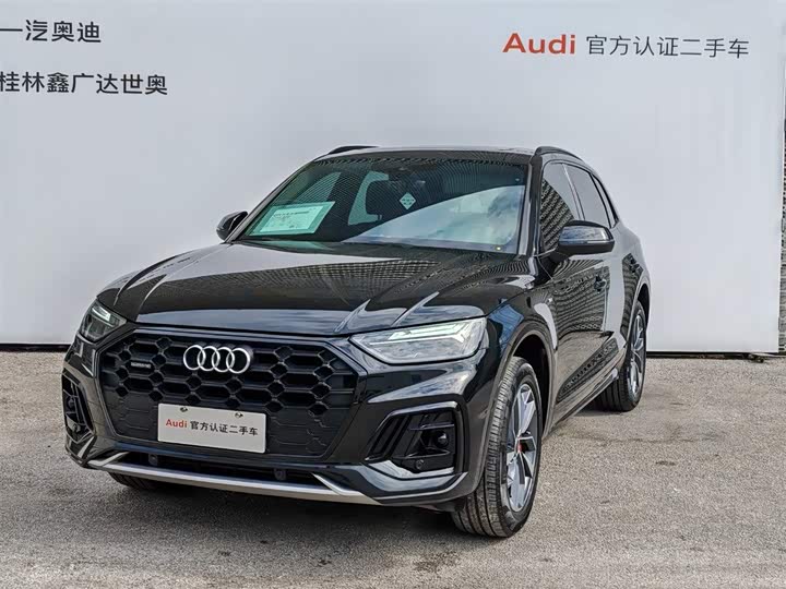 Фото 1 - Audi Q5L