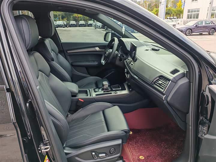 Фото 8 - Audi Q5L