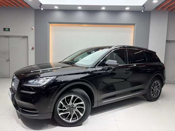 Фото 1 - Lincoln Corsair