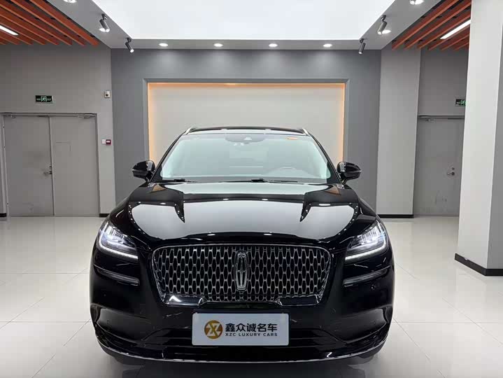 Фото 2 - Lincoln Corsair