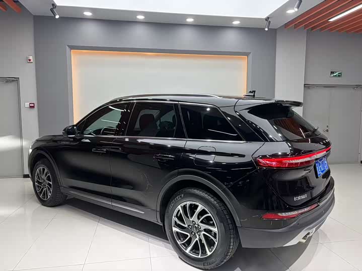 Фото 6 - Lincoln Corsair