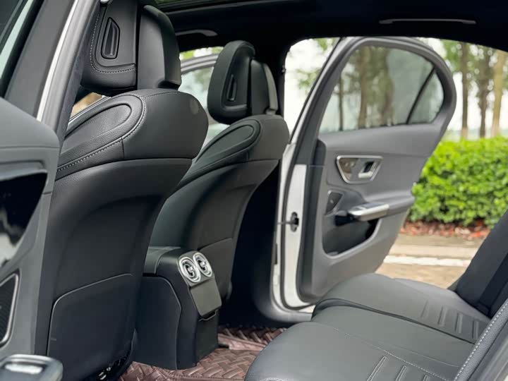 Фото 9 - Mercedes-Benz C-Class