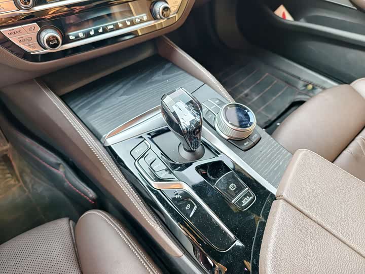 Фото 6 - BMW 5 Series