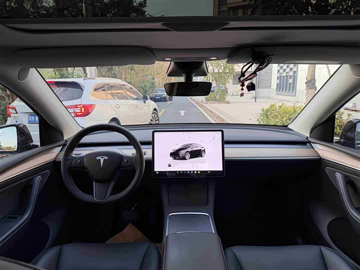 Фото 9 - Tesla Model Y