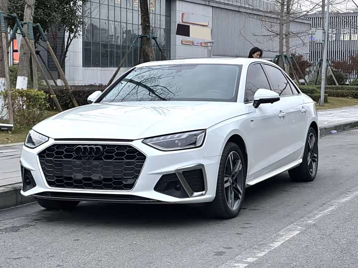 Фото 1 - Audi A4L