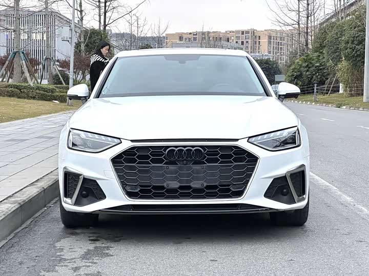 Фото 2 - Audi A4L