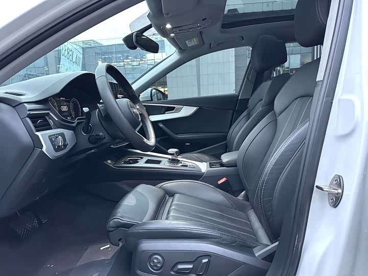 Фото 5 - Audi A4L