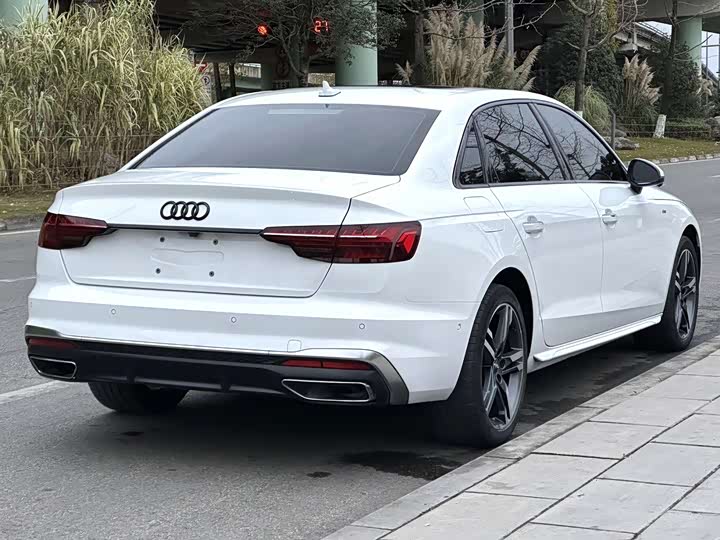 Фото 8 - Audi A4L