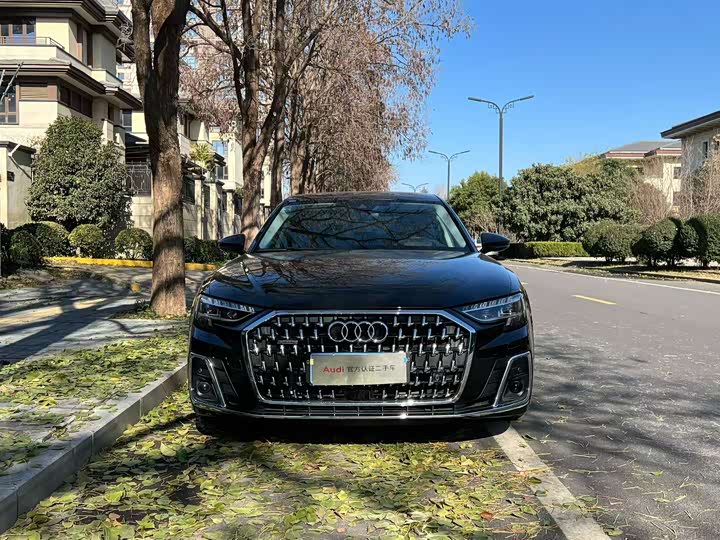 Фото 2 - Audi A8