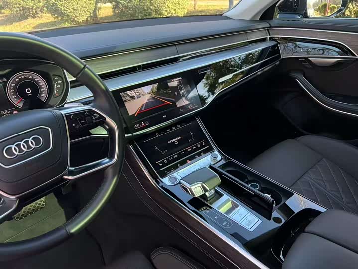 Фото 8 - Audi A8