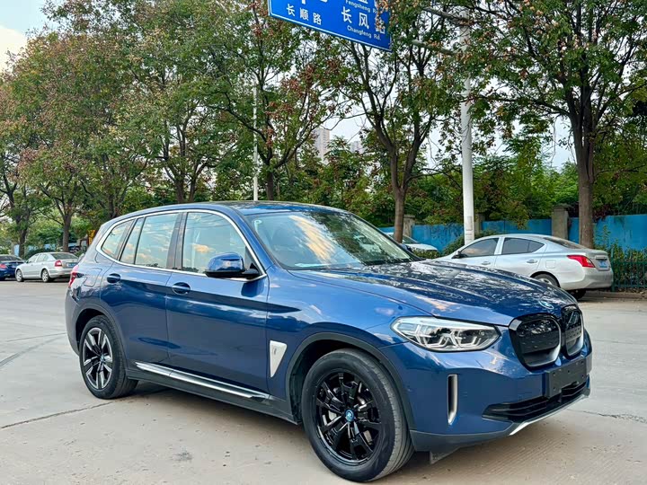 Фото 3 - BMW iX3