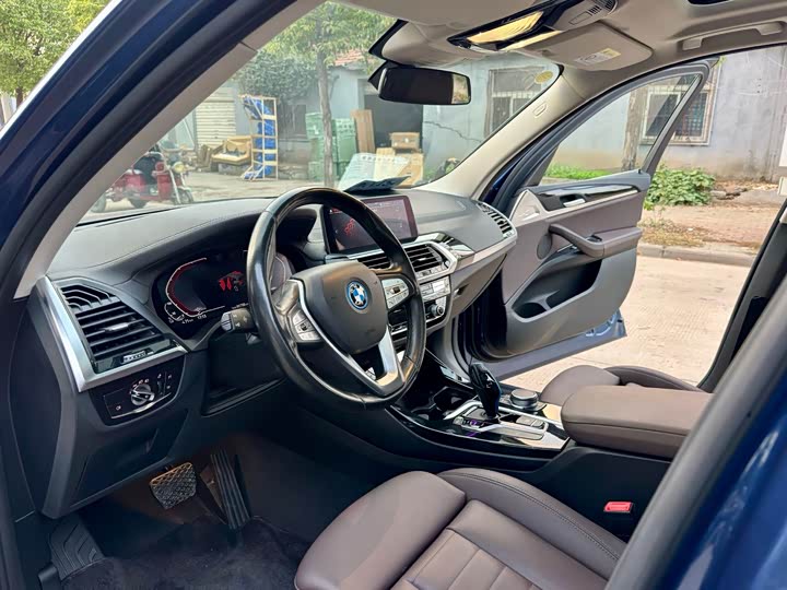 Фото 4 - BMW iX3