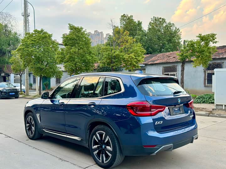 Фото 9 - BMW iX3