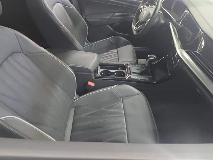 Фото 8 - Volkswagen Passat