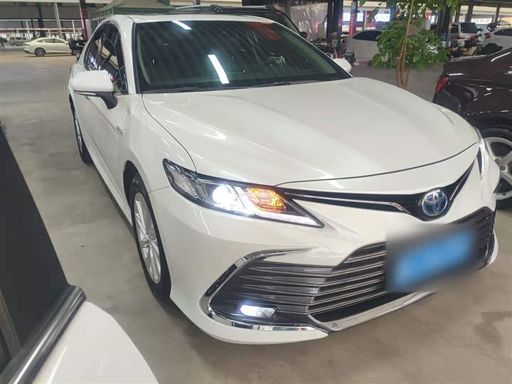 Фото 4 - Toyota Camry