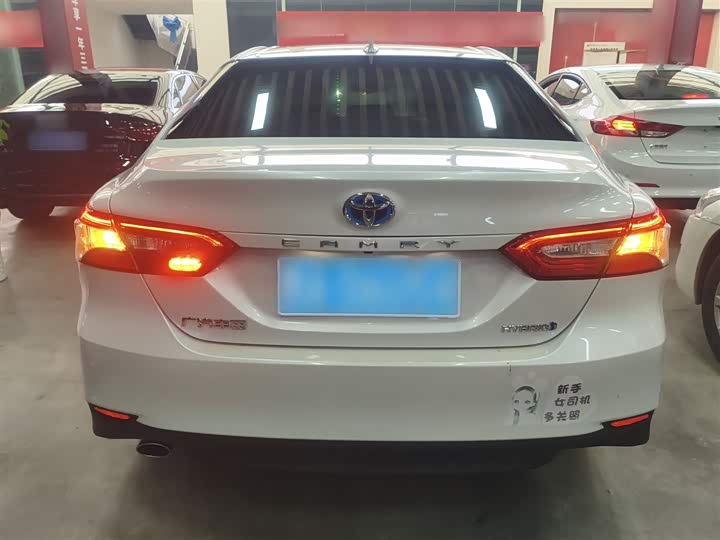 Фото 6 - Toyota Camry