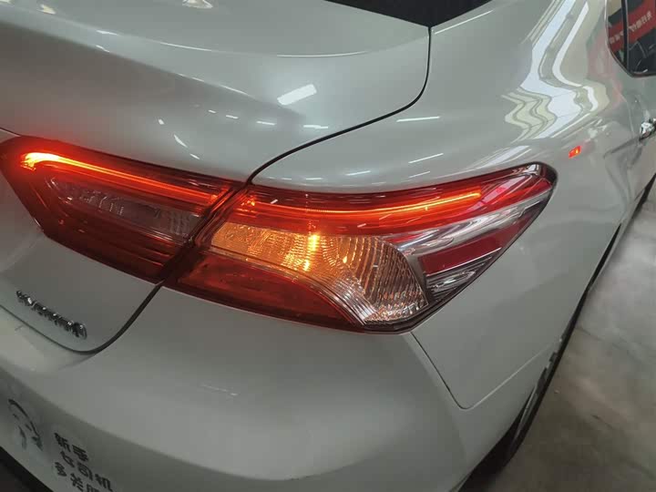 Фото 8 - Toyota Camry