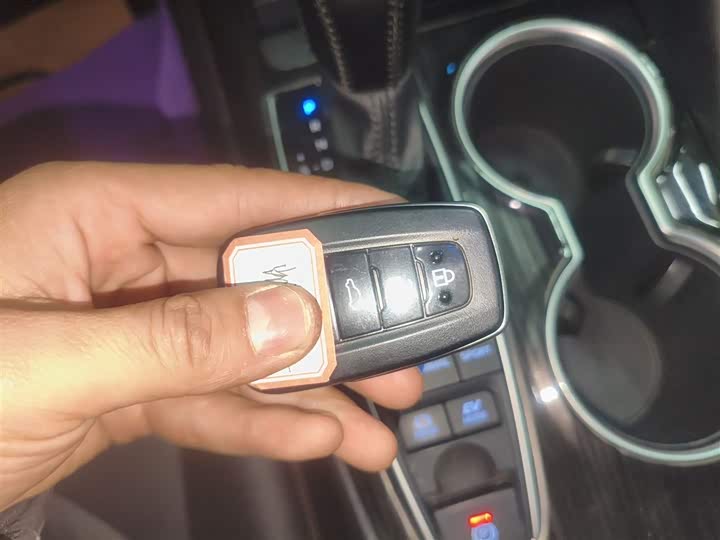 Фото 9 - Toyota Camry