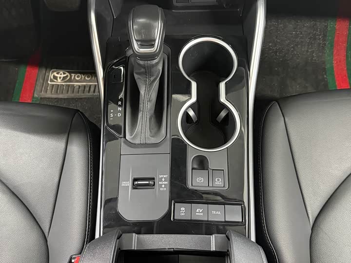 Фото 8 - Toyota Highlander