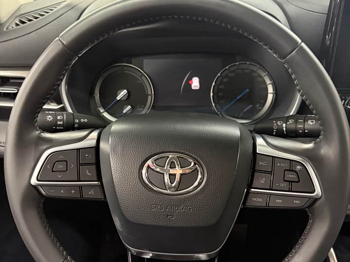 Фото 9 - Toyota Highlander