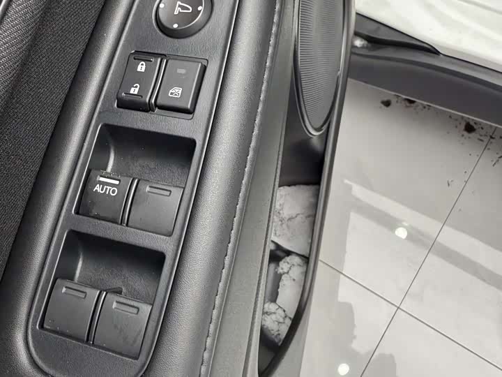 Фото 8 - Honda Vezel