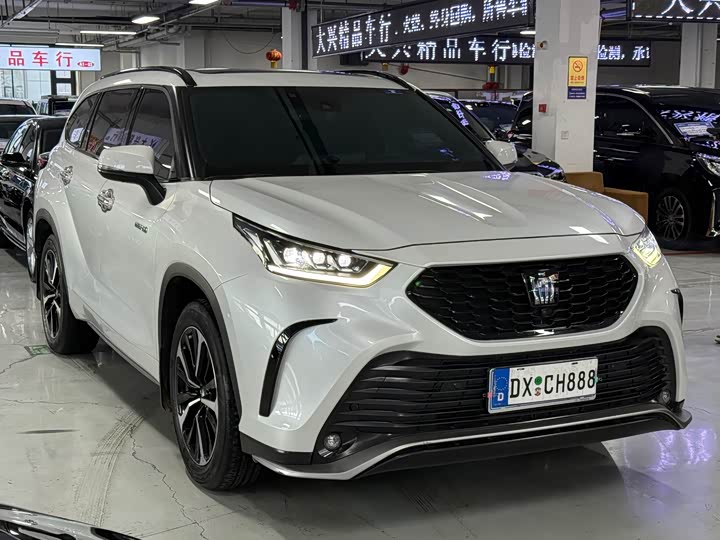 Фото 3 - Toyota Crown Kluger