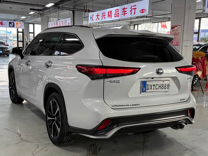 Фото 6 - Toyota Crown Kluger