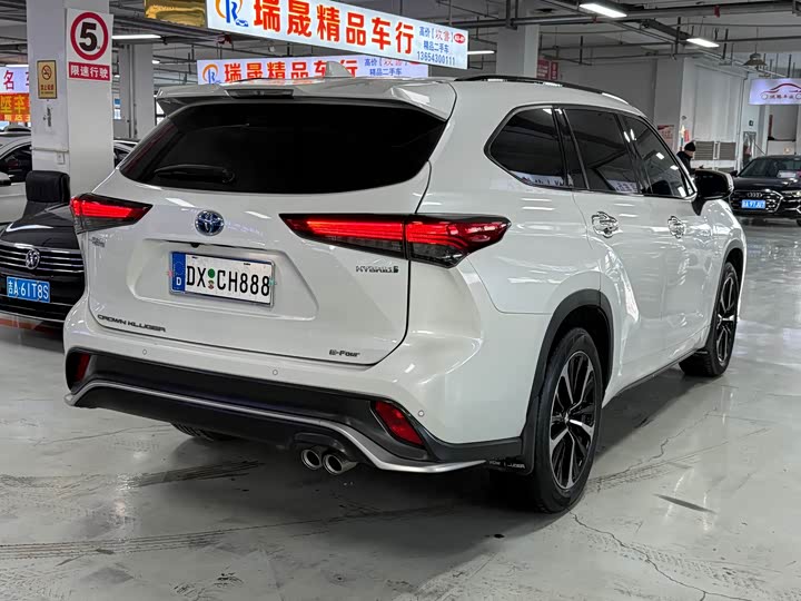 Фото 7 - Toyota Crown Kluger