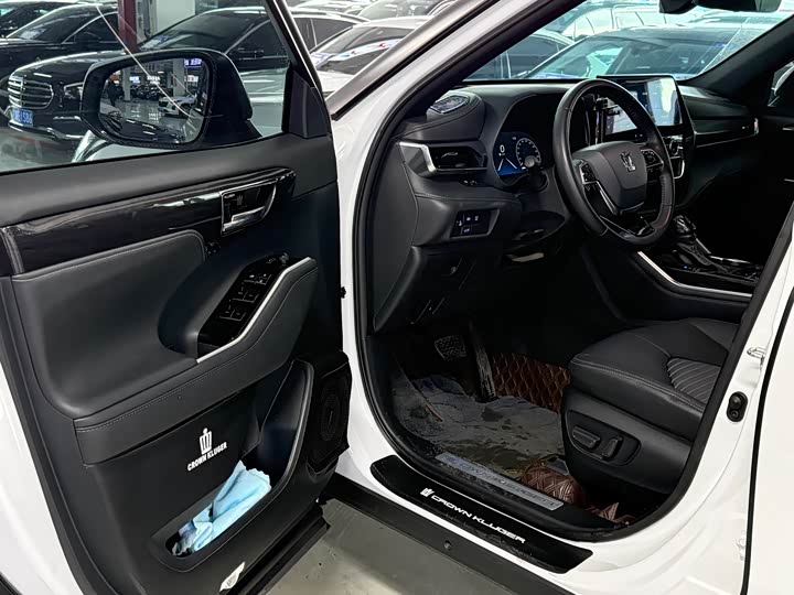 Фото 8 - Toyota Crown Kluger