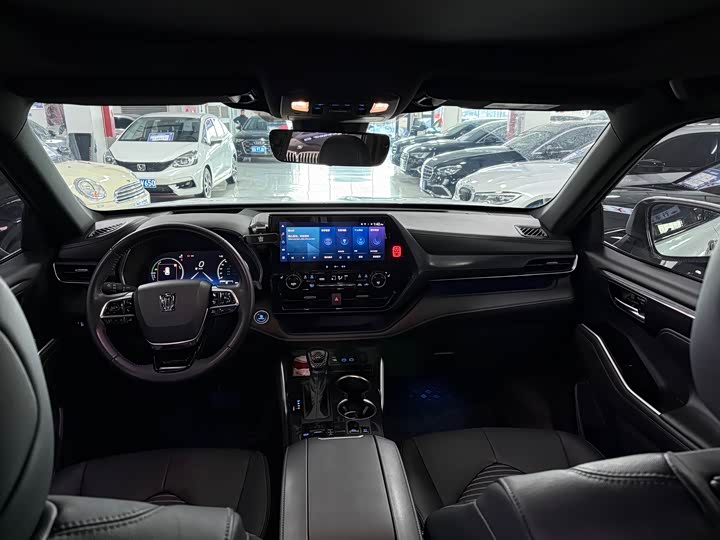 Фото 9 - Toyota Crown Kluger