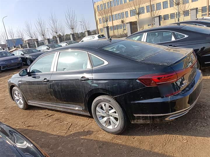 Фото 5 - Volkswagen Passat Hybrid