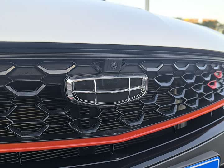 Фото 9 - Geely Coolray