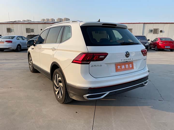 Фото 4 - Volkswagen Tiguan L Pro