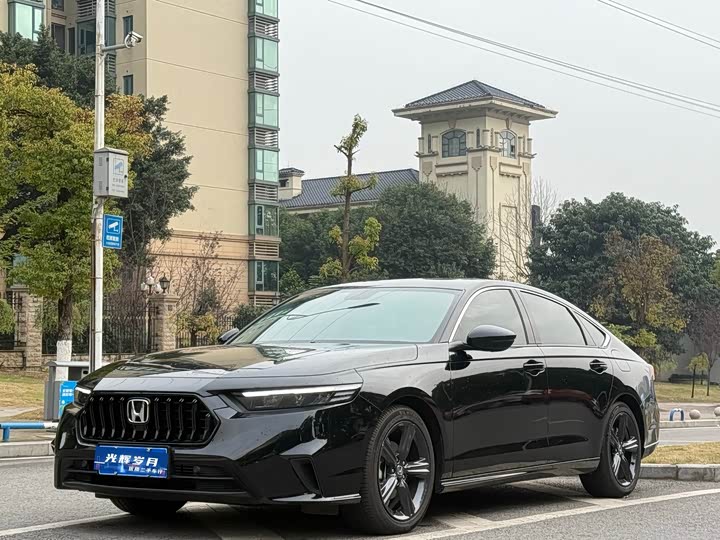 Фото 1 - Honda Inspire