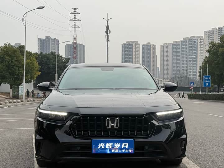 Фото 2 - Honda Inspire