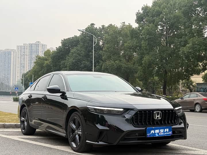 Фото 3 - Honda Inspire