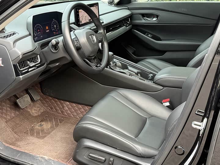 Фото 5 - Honda Inspire