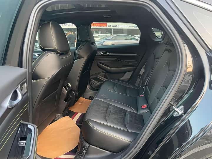 Фото 8 - Geely Preface