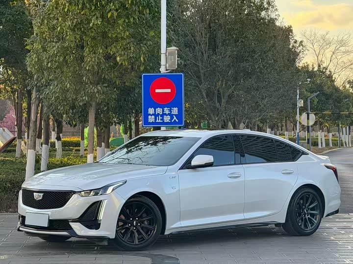 Фото 1 - Cadillac CT5