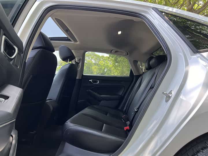 Фото 8 - Honda Civic