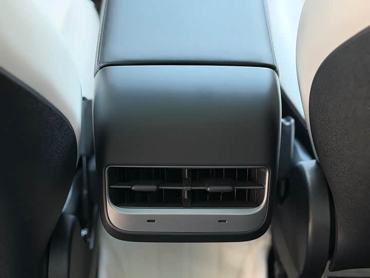 Фото 9 - Tesla Model Y