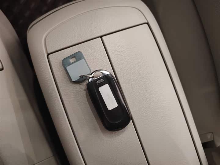 Фото 9 - Buick GL8 ES