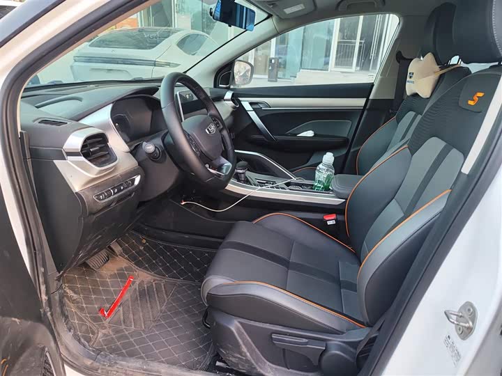 Фото 4 - Geely Coolray