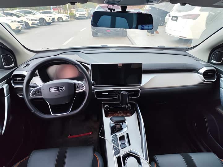 Фото 6 - Geely Coolray