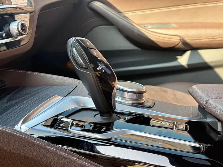 Фото 6 - BMW 5 Series